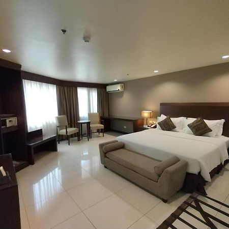 Mandarin Plaza Hotel Cebu Extérieur photo
