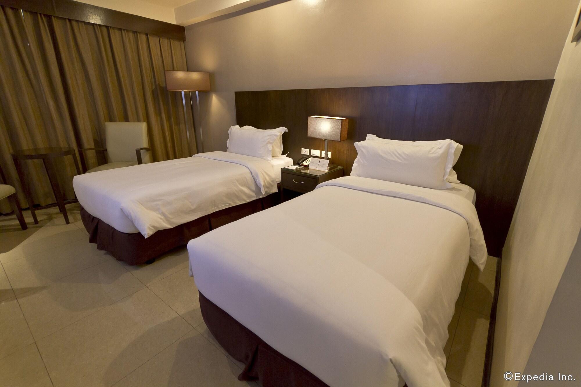 Mandarin Plaza Hotel Cebu Extérieur photo