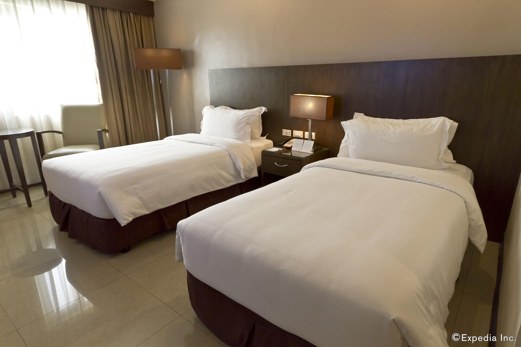 Mandarin Plaza Hotel Cebu Extérieur photo