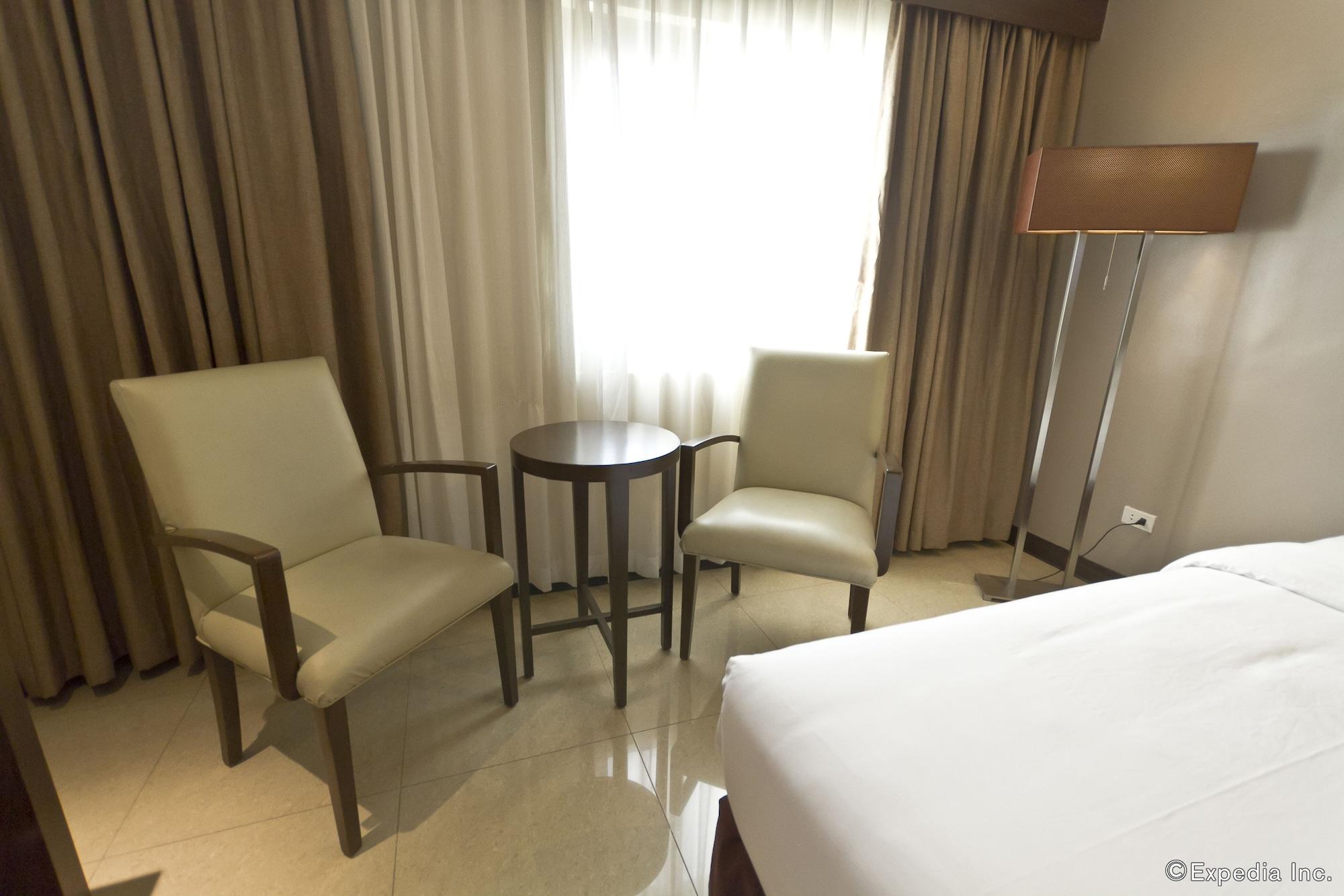 Mandarin Plaza Hotel Cebu Extérieur photo
