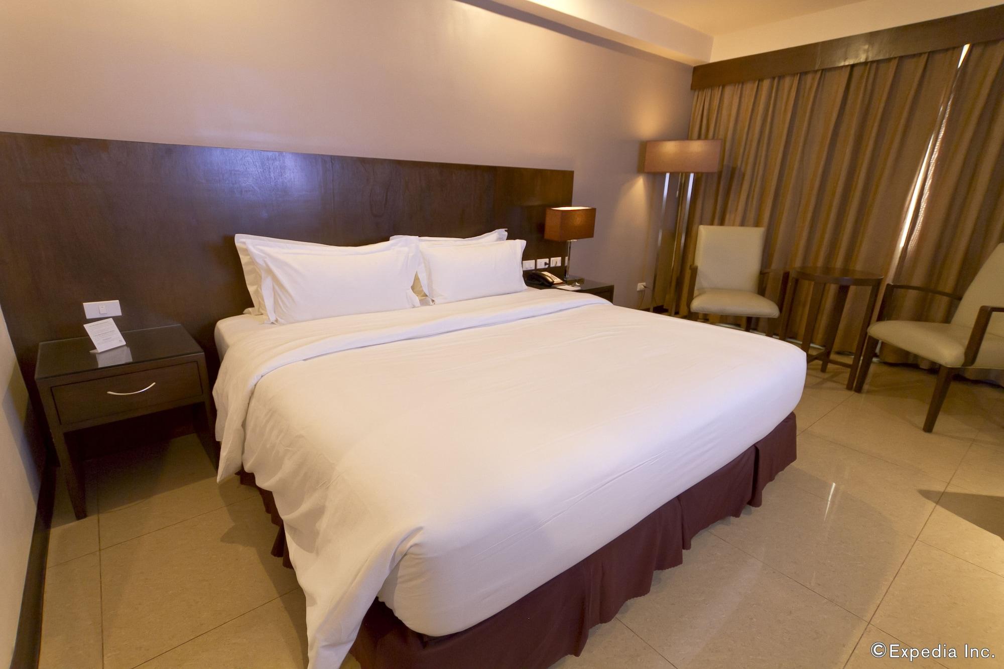Mandarin Plaza Hotel Cebu Extérieur photo