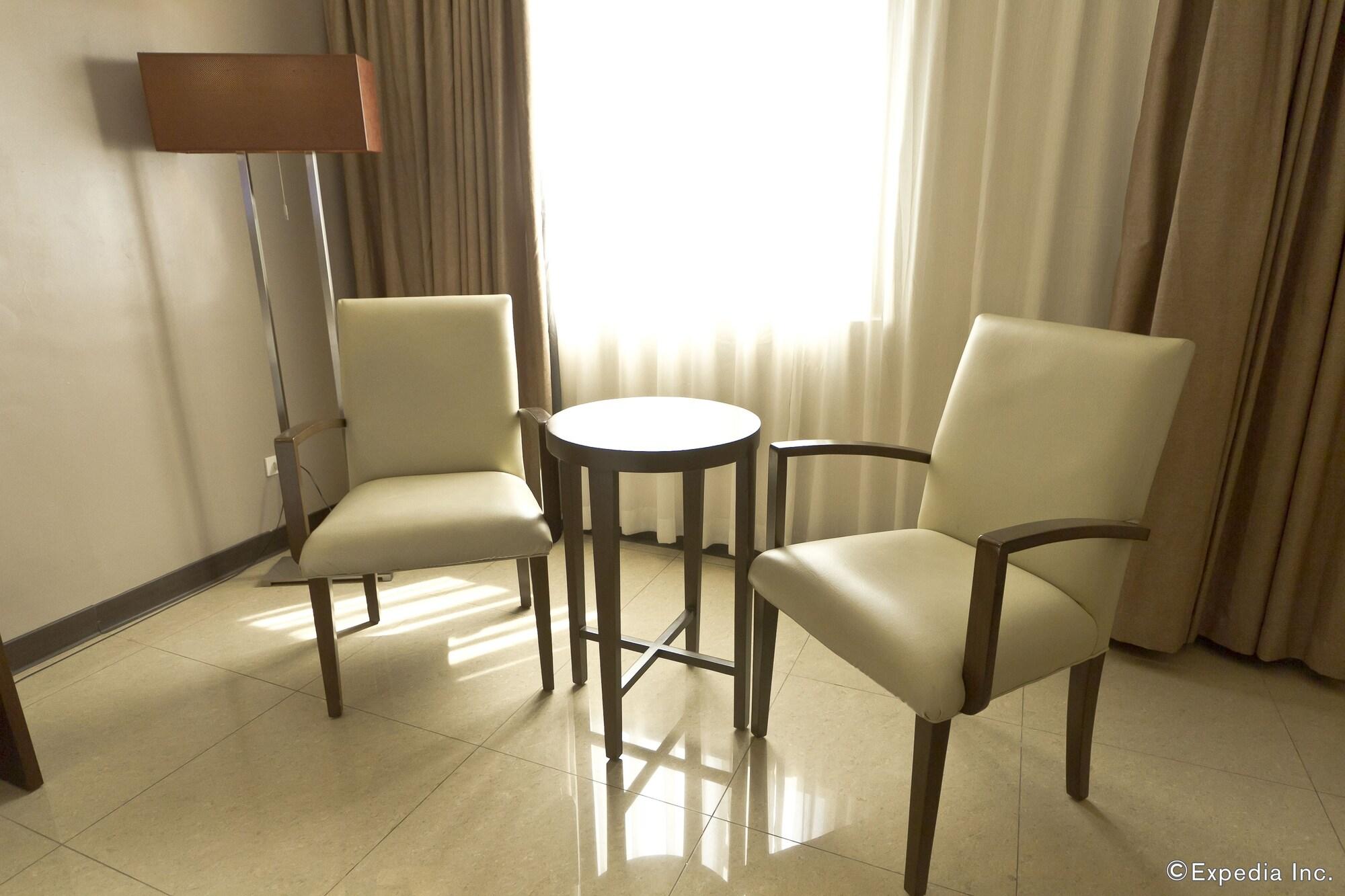 Mandarin Plaza Hotel Cebu Extérieur photo