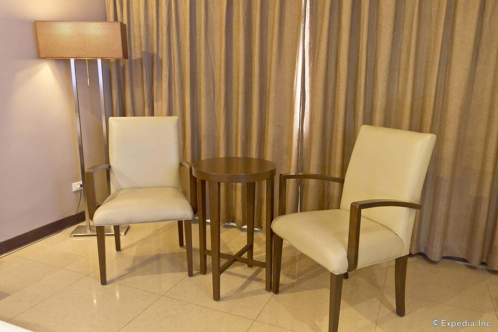 Mandarin Plaza Hotel Cebu Extérieur photo
