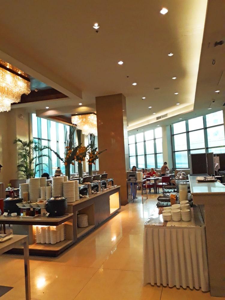 Mandarin Plaza Hotel Cebu Extérieur photo