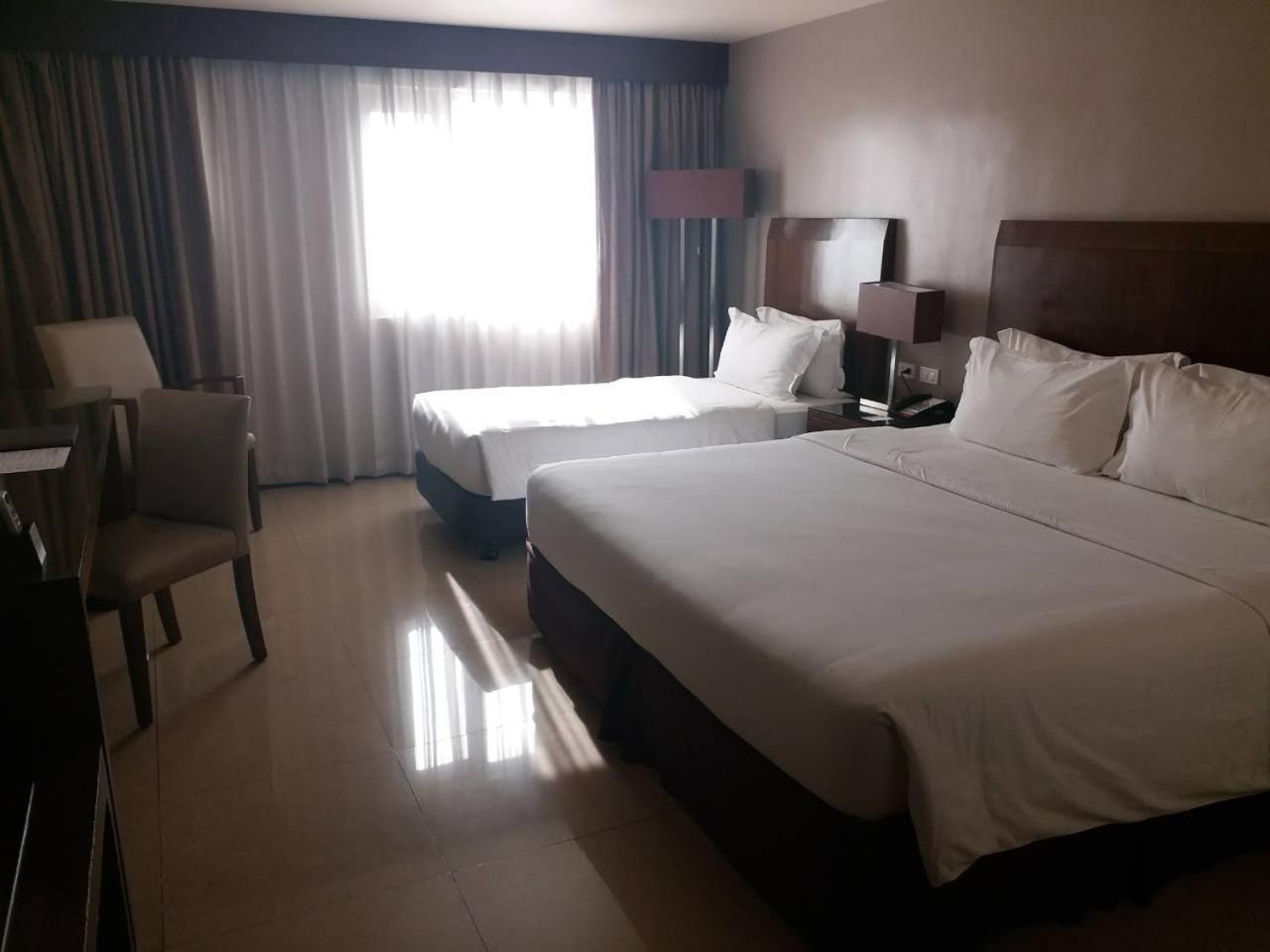 Mandarin Plaza Hotel Cebu Extérieur photo