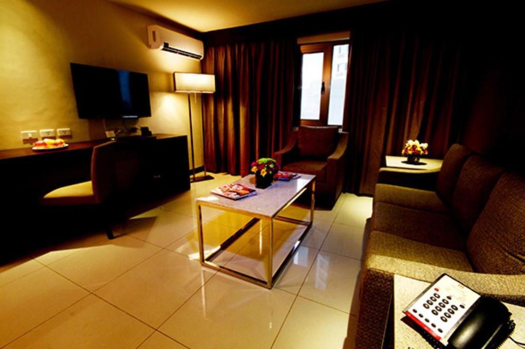 Mandarin Plaza Hotel Cebu Extérieur photo