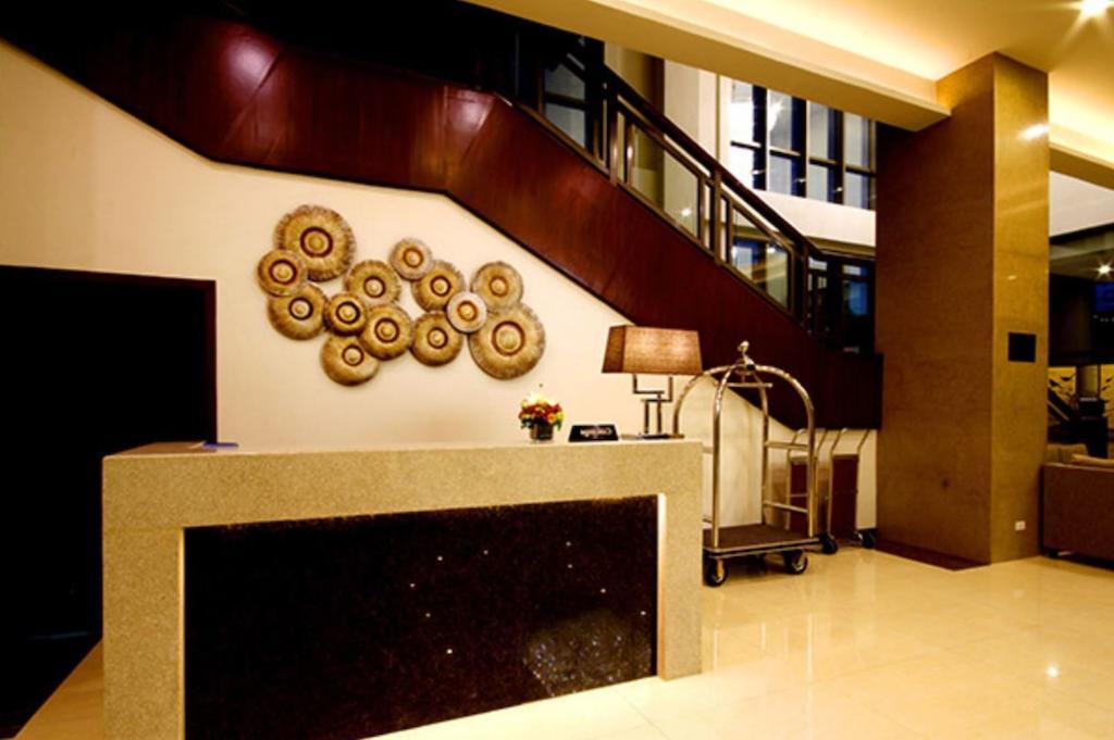 Mandarin Plaza Hotel Cebu Extérieur photo