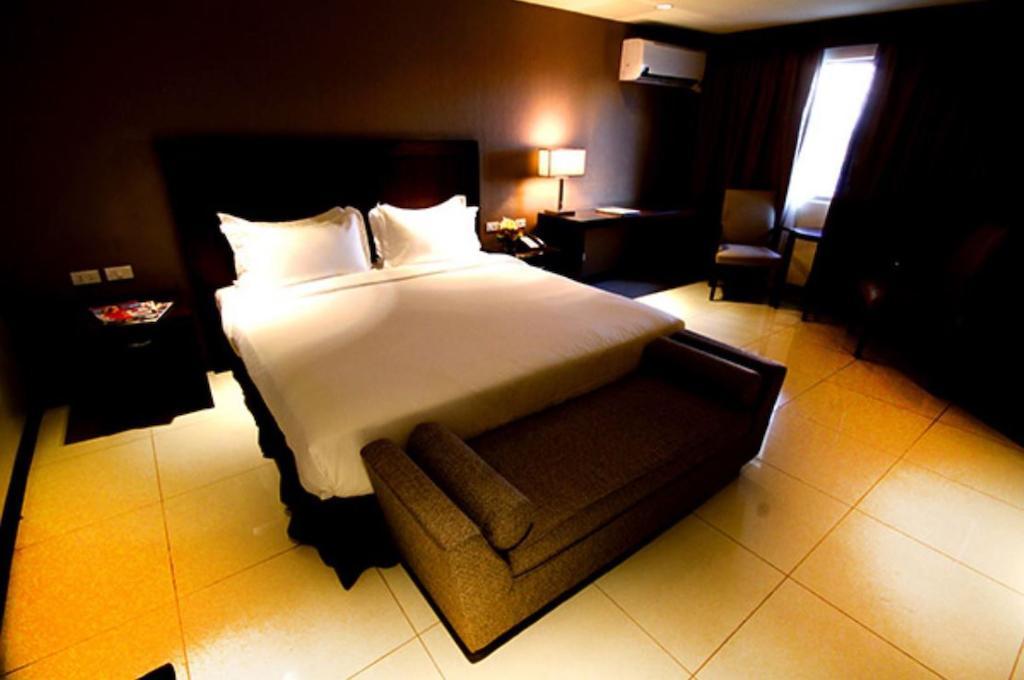 Mandarin Plaza Hotel Cebu Extérieur photo