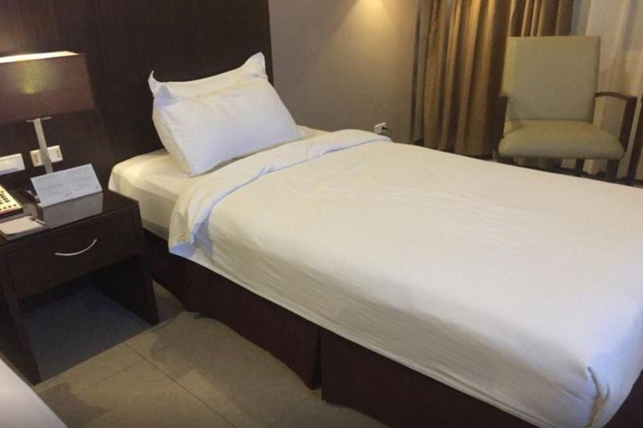 Mandarin Plaza Hotel Cebu Extérieur photo
