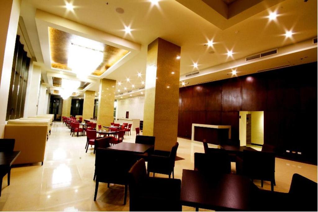 Mandarin Plaza Hotel Cebu Extérieur photo