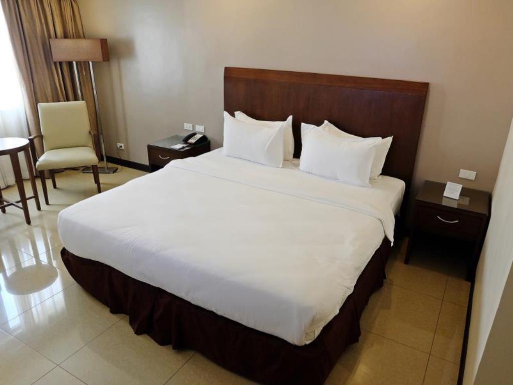 Mandarin Plaza Hotel Cebu Extérieur photo
