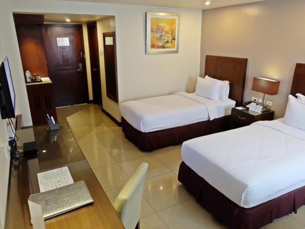 Mandarin Plaza Hotel Cebu Extérieur photo