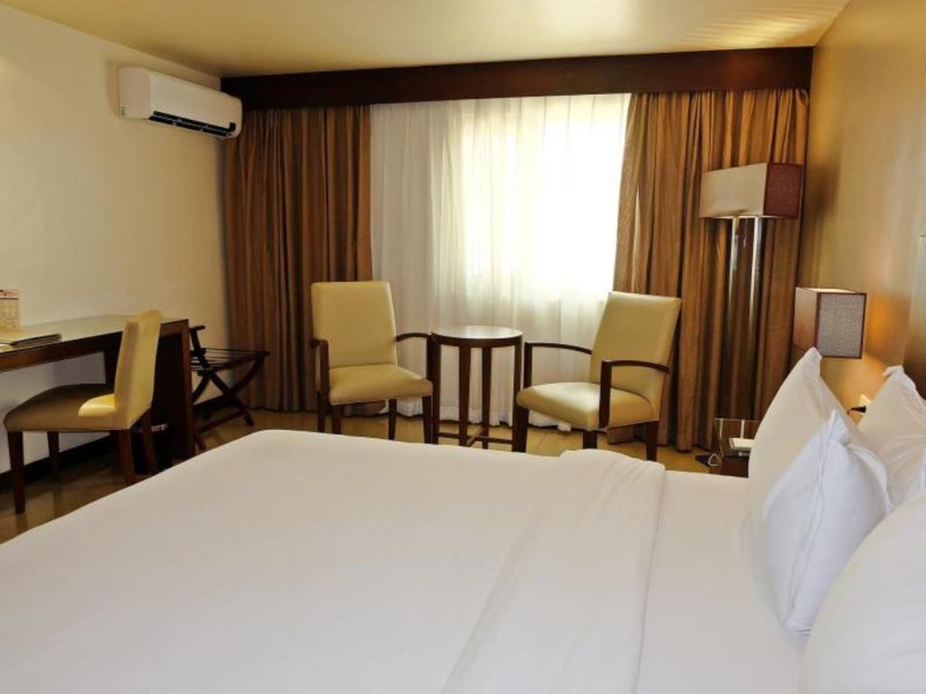 Mandarin Plaza Hotel Cebu Extérieur photo