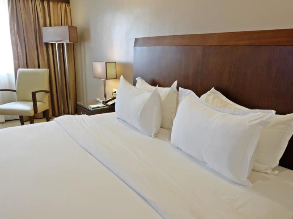 Mandarin Plaza Hotel Cebu Extérieur photo