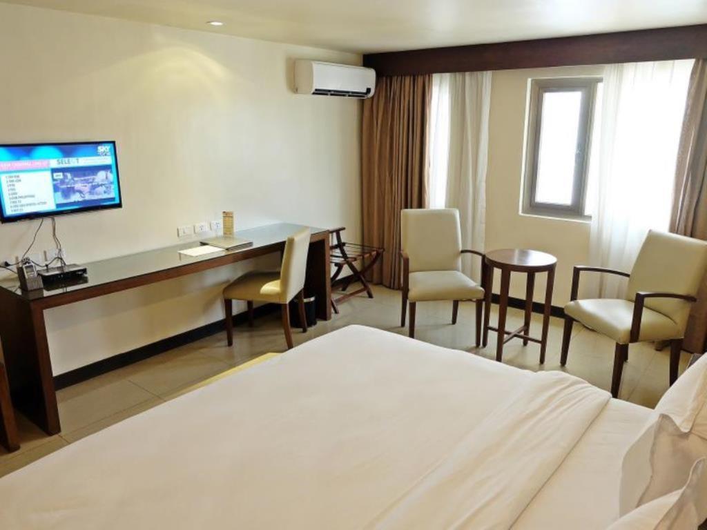 Mandarin Plaza Hotel Cebu Extérieur photo