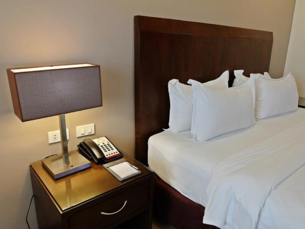 Mandarin Plaza Hotel Cebu Extérieur photo
