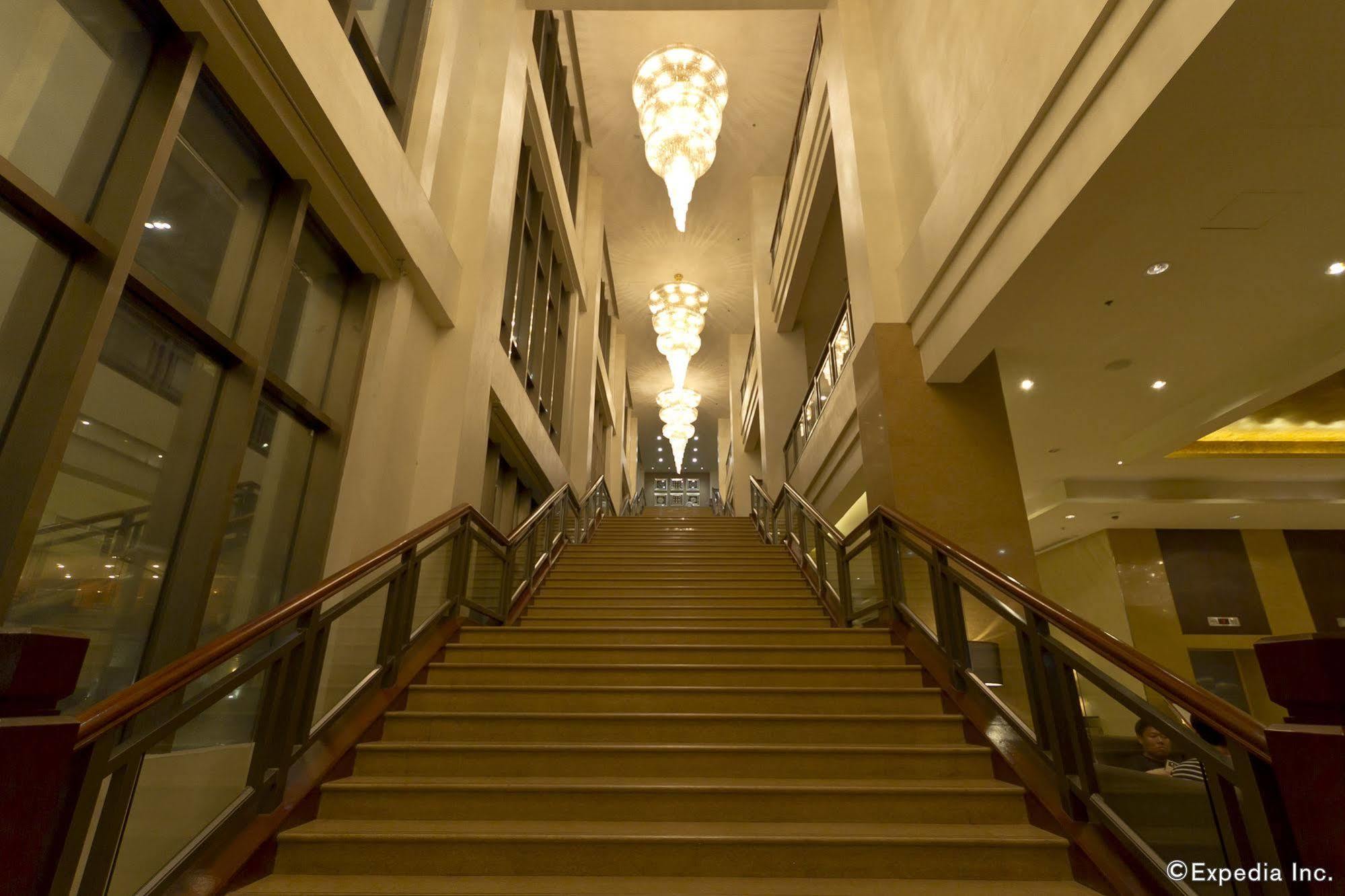 Mandarin Plaza Hotel Cebu Extérieur photo